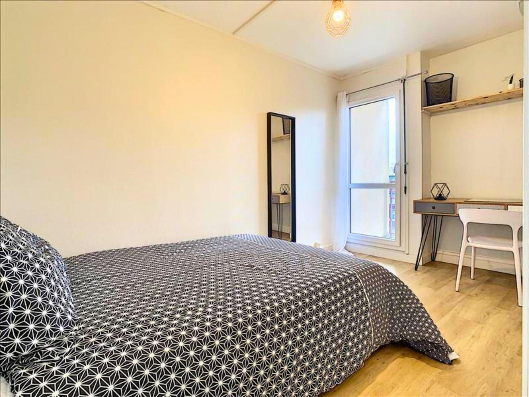 Ideal Groupe - Grands Espaces - 4 Chambres - Parking Gratuit - Proche Centre, Gare & Transports - Wifi - Offre Special De Reduction Jusqu'A -50 لو مان المظهر الخارجي الصورة